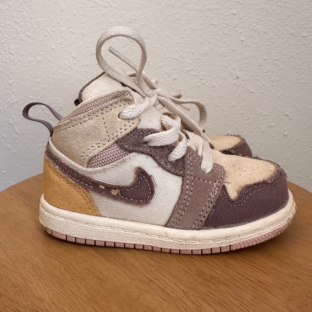 Jordan 1 Mid SE Craft
Sail Fossil Stone Celestial Gold Taupe Haze - 6c
